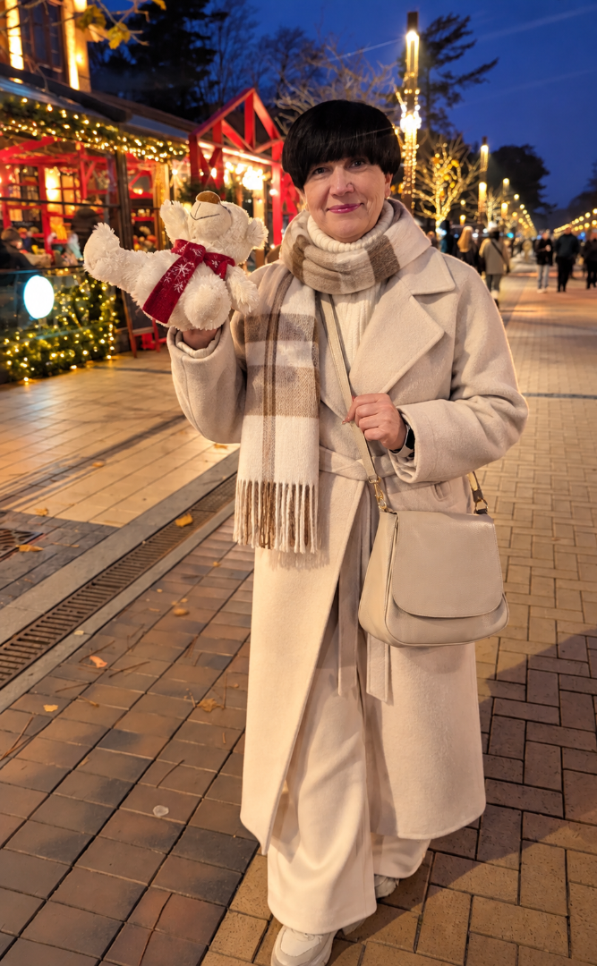2Festive Market Portrait with Teddy Bear